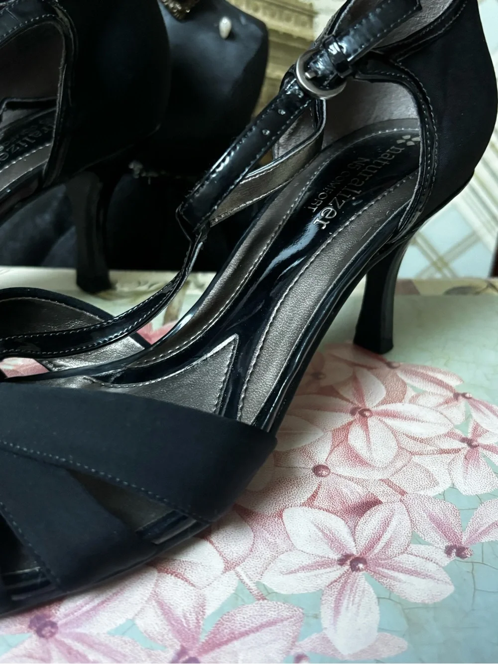 Naturalizer Princeton T-Strap Sandal, size 8.5